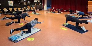 kwiek-ontspannen-bewegen-groepsfoto